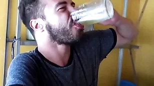 Perdeu a aposta bantam braço de ferro e teve que dár o cú como pagamento.