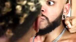 Fui cobrar o puto e ele me comeu