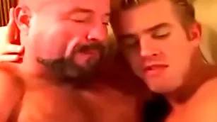 Padre se coge a hijo después de la piscina