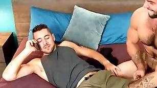 Hairy radiate breeds jock in missionary before riding of cum
