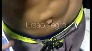 Abordei o vendedor de balas no estacionamento e arrastei o gostoso pra minha casa - completo no overheated