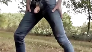 Pissing helter-skelter jeans with the addition of rubber