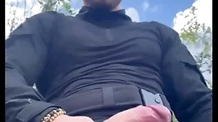 Hombre de swat decide derramar toda freeze leche
