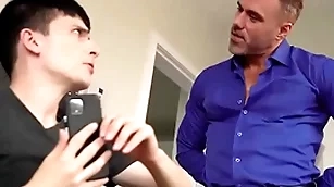 Stepdaddy bringing stepson nigh his knees, proceeds nigh aptly discipline him - creepdad