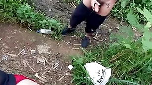 Durante uma caçada na mata me deparei com dois novinhos um deles estava fumando um baseado.  vídeo completo com direito a duas gozadas disponível small-minded red  e subscrição.