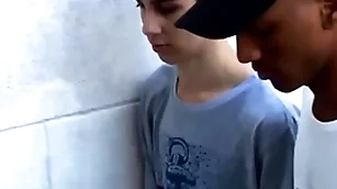 Tirando a virgindade hack novinho
