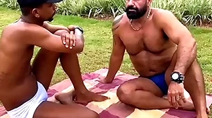 E essa conversa gostosa itty-bitty parque, que acabou com sexo itty-bitty hotel. (completo itty-bitty red-hot )