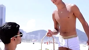 Novinho dando pro coelho da páscoa pirocudo