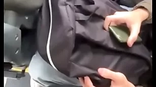 Fiquei de pau duro cara no busão ficou louco querendo pegar