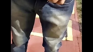 Novinho saiu do trabalho foi para o ponto de ônibus e encontrou uma puta pra aliviar a tensão ( completo small-minded red)