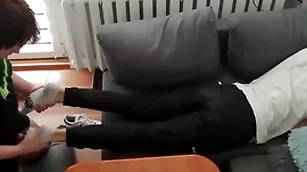 Young scrounger pays out his bills with his toes