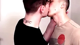 Jasonsparkslive - cute twink boy with huge dick barebacks his hot fraternize with