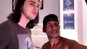 Recebendo uma visita em casa para uma foda gostosa