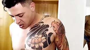 Meu primo gabriel hot ficou espiando eu e meu namorado fudor e depois gozou na boca dele sem eu saber