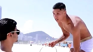 Coelho da páscoa fodendo o safado