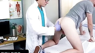 Naughty twink myott hunter artistry his doctor to penetrate his parsimonious asshole - doctor tapes