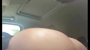 Dando gripe casado no carro enquanto ele esperava a esposa