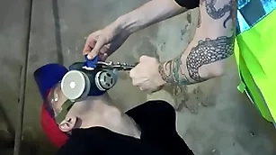 Nicky deepthroat denk in gasmask
