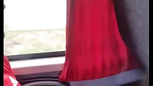 Punheta no ônibus de viagem